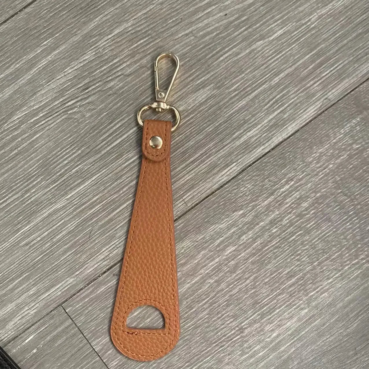 Travel Hat Clip Leather Golf Baseball Hat Clip Summer Hat Strap Towel Glove Storage Wallet Buckle Latch Clip